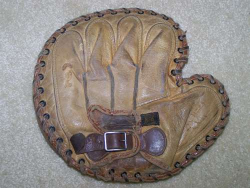 D&M 708 Catchers Mitt Back